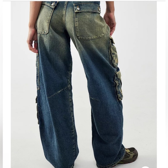 BDG Extreme Pocket Logan Cinch Back Boyfriend Jeans size 26 - Picture 4 of 10